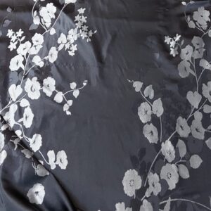 Brocart duchess -subtire-negru flori gri perla-mici defecte N 3602