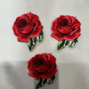 Aplicație trandafiri roșii brodați 427